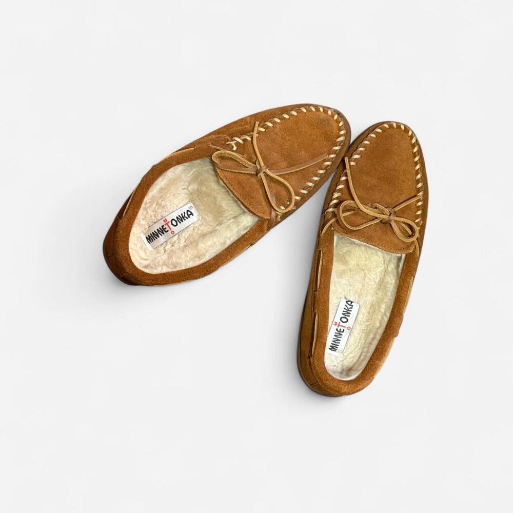 Minnetonka Tan suede moccasins with sheepskin lining #boho #indie